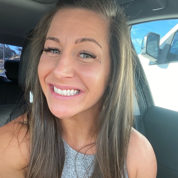 Meet your Posher, Lauren - Picture 1 of 1